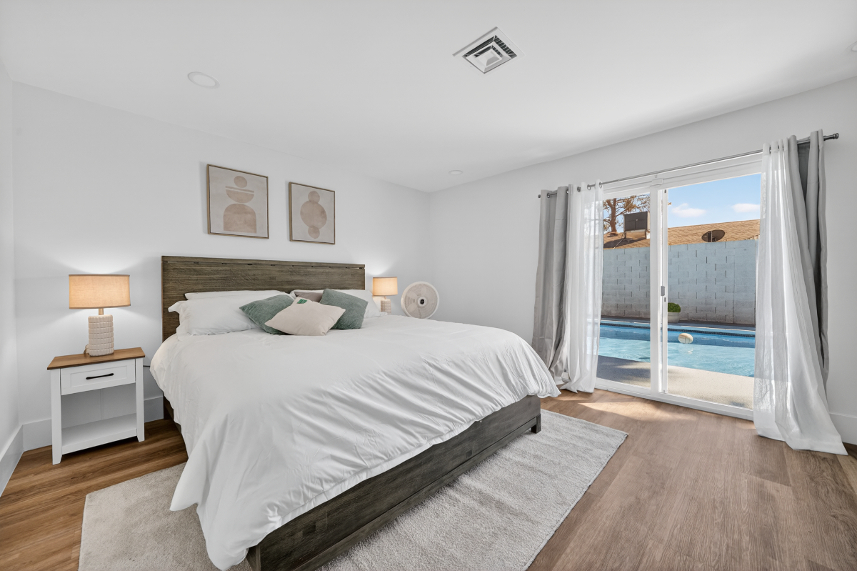 Luxury Home with Private Pool, Minutes from Multiple Hospitals & the Las Vegas Strip. Enjoy upscale - Photo 2