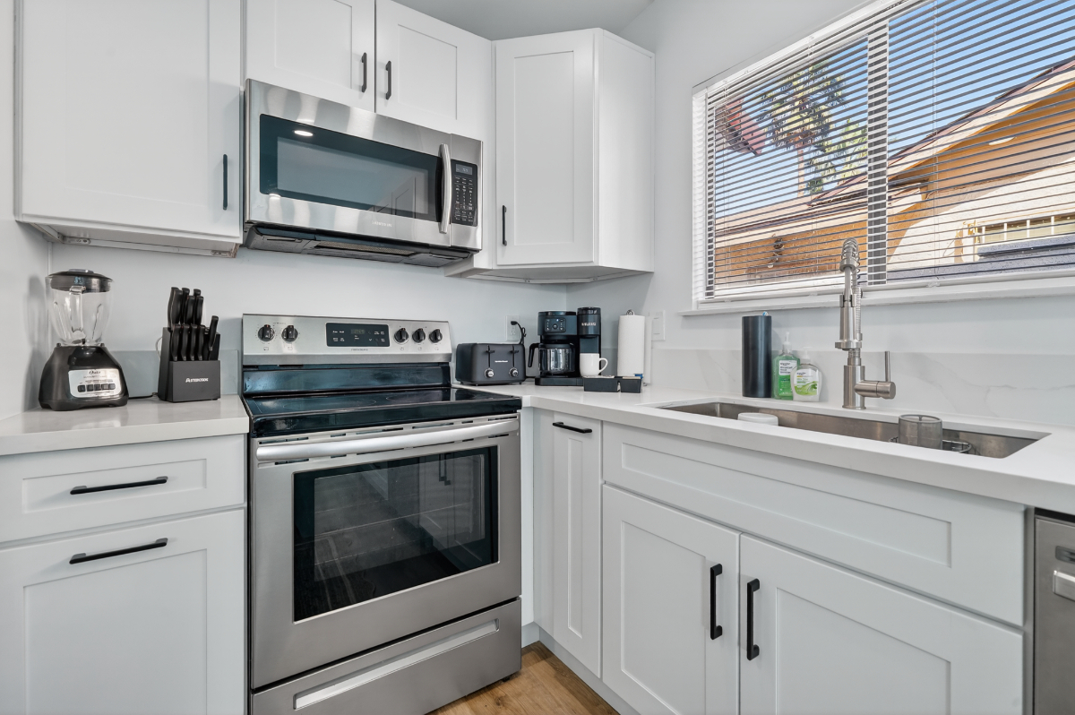 Luxury Home with Private Pool, Minutes from Multiple Hospitals & the Las Vegas Strip. Enjoy upscale  - Photo 8