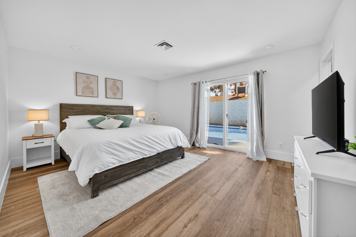 Luxury Home with Private Pool, Minutes from Multiple Hospitals & the Las Vegas Strip. Enjoy upscale  - Photo 12