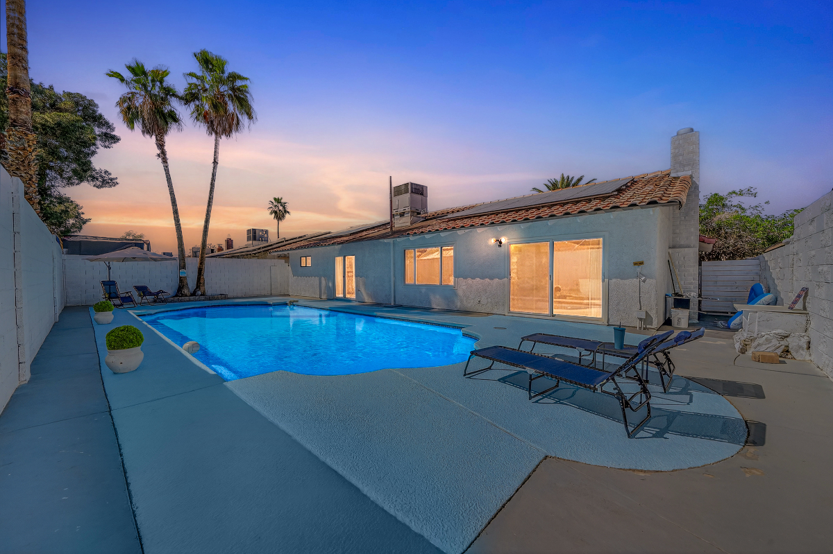 Luxury Home with Private Pool, Minutes from Multiple Hospitals & the Las Vegas Strip. Enjoy upscale  - Photo 7