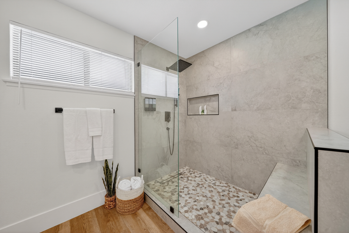 Luxury Home with Private Pool, Minutes from Multiple Hospitals & the Las Vegas Strip. Enjoy upscale - Photo 3