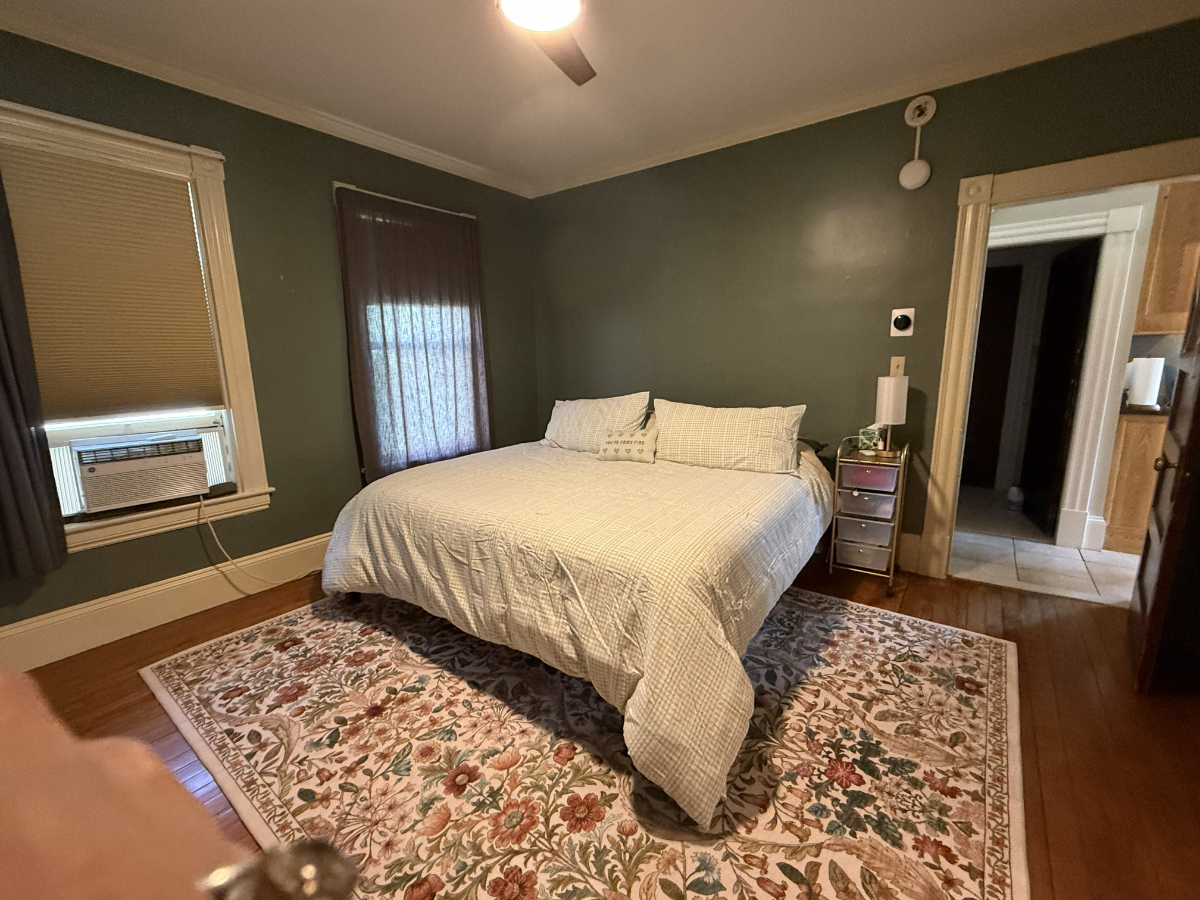 Updated 1BDRM Apartment in Victorian House in quiet Hill Section of St. Albans VT. - Photo 3