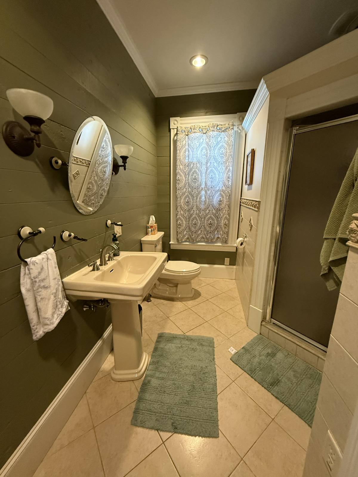 Updated 1BDRM Apartment in Victorian House in quiet Hill Section of St. Albans VT. - Photo 9