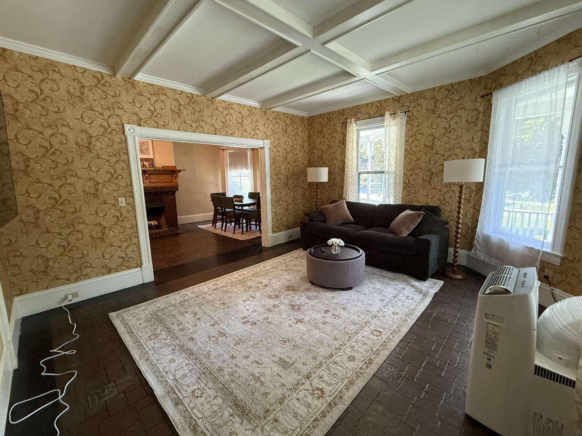 Updated 1BDRM Apartment in Victorian House in quiet Hill Section of St. Albans VT. - Photo 10