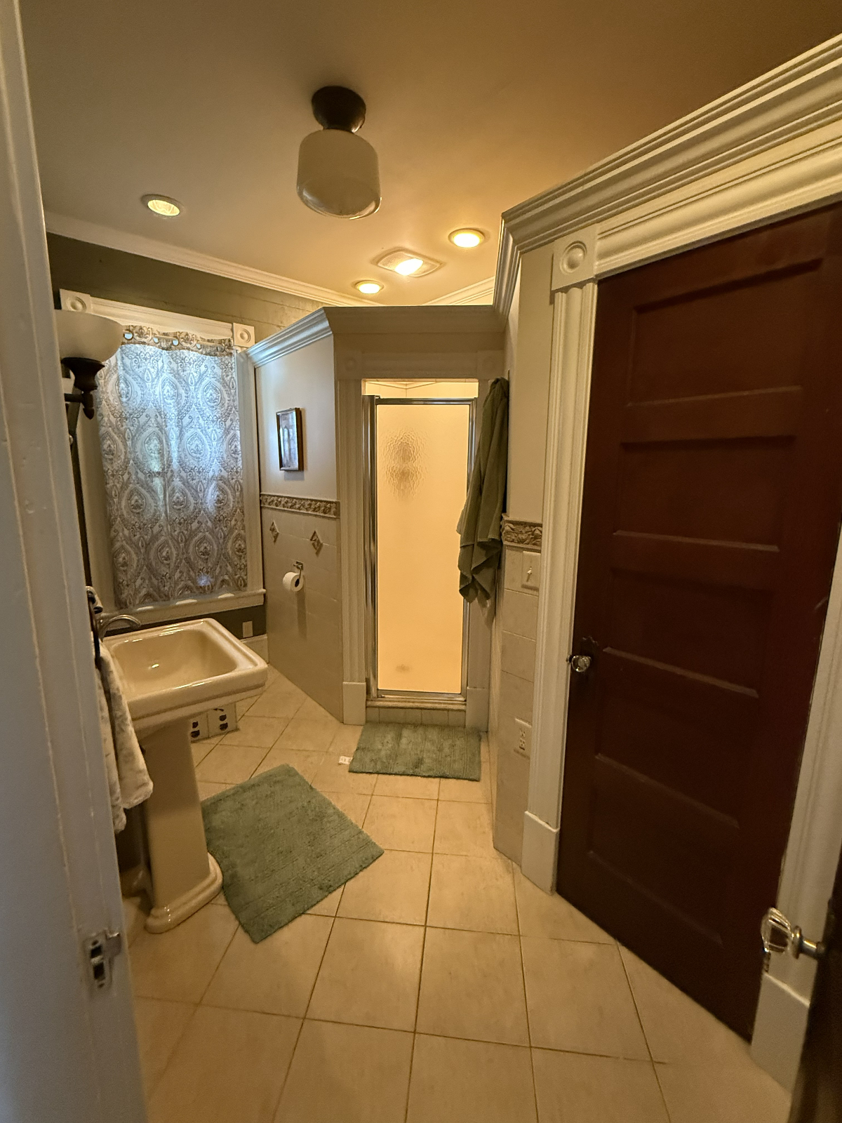 Updated 1BDRM Apartment in Victorian House in quiet Hill Section of St. Albans VT. - Photo 12