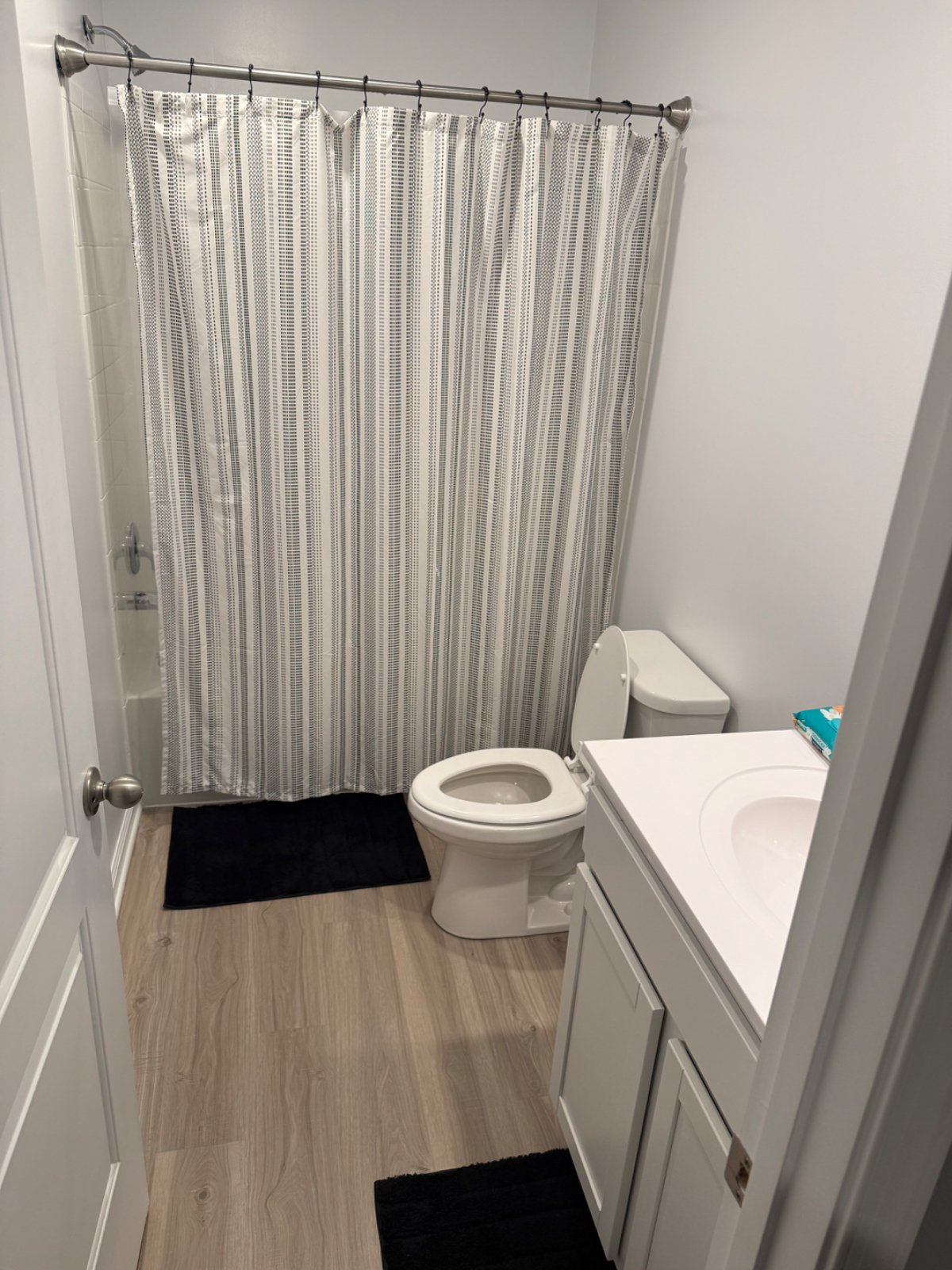 Single bedroom and private bathroom - Photo 5