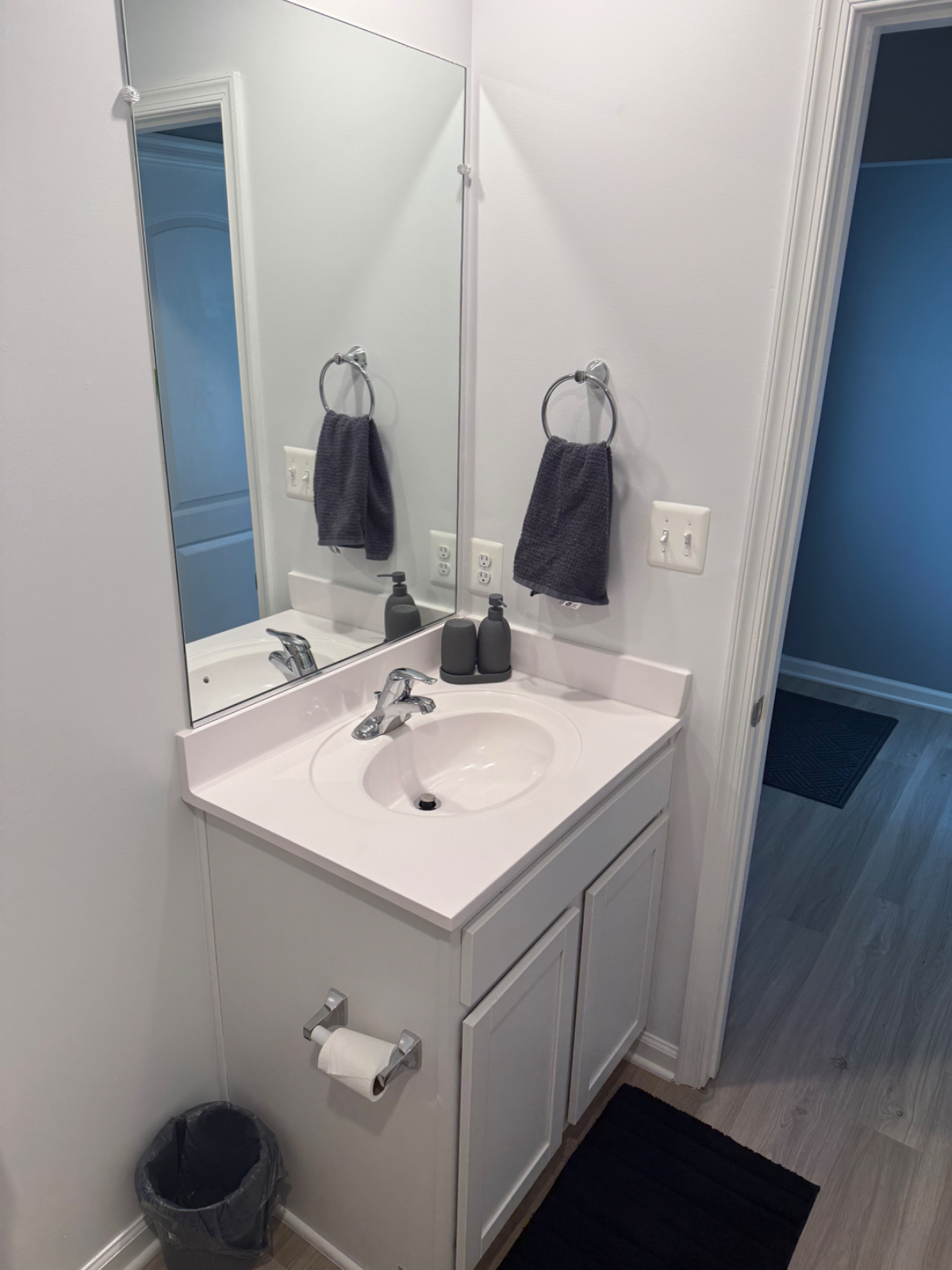 Single bedroom and private bathroom - Photo 6