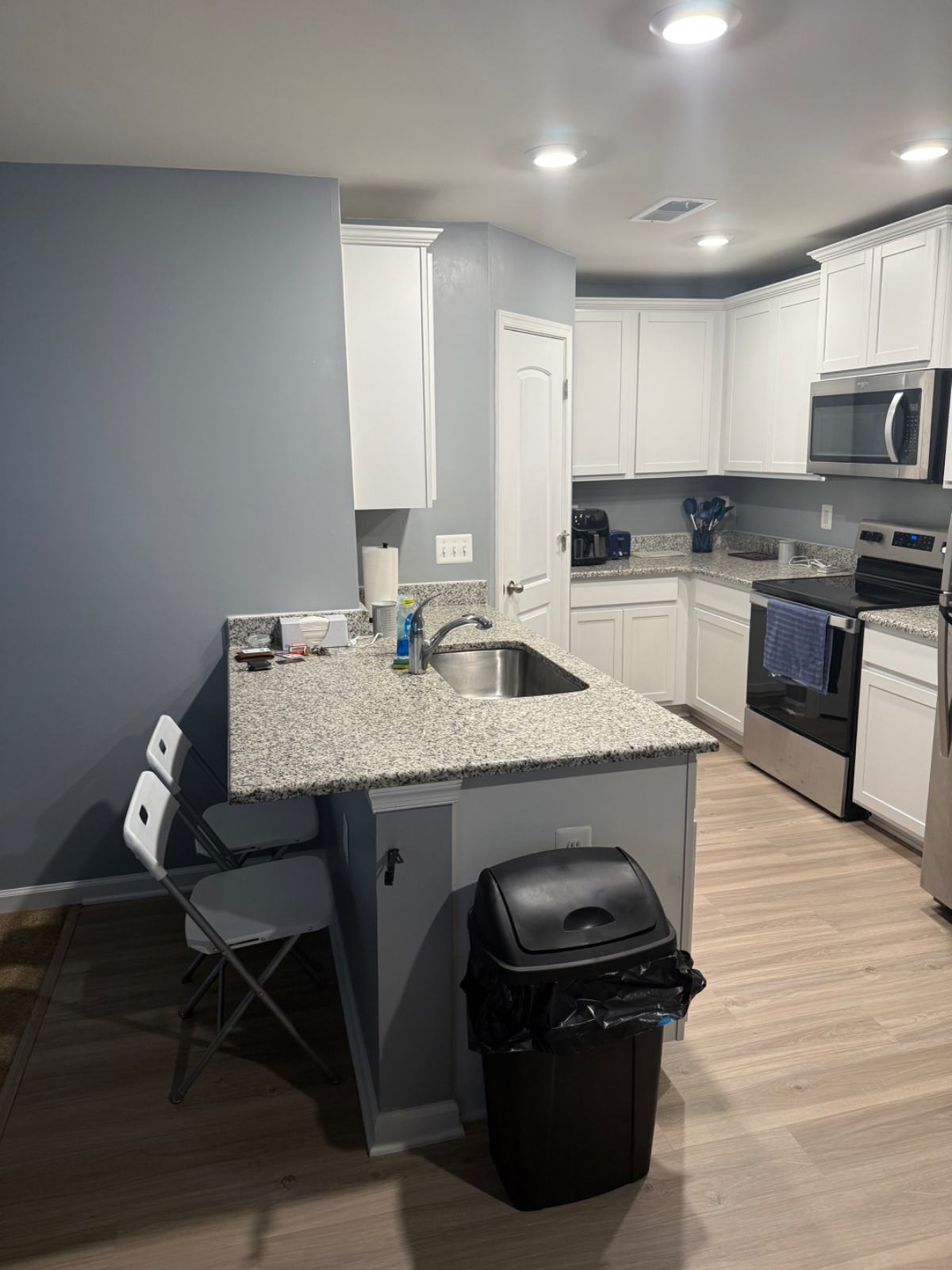 Single bedroom and private bathroom - Photo 11