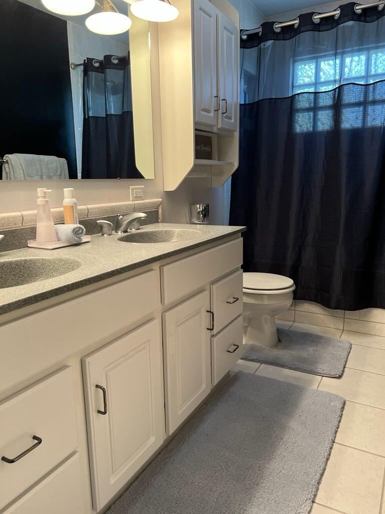 Comfortable 3-bedroom home with bright interiors and everyday convenience - Photo 12