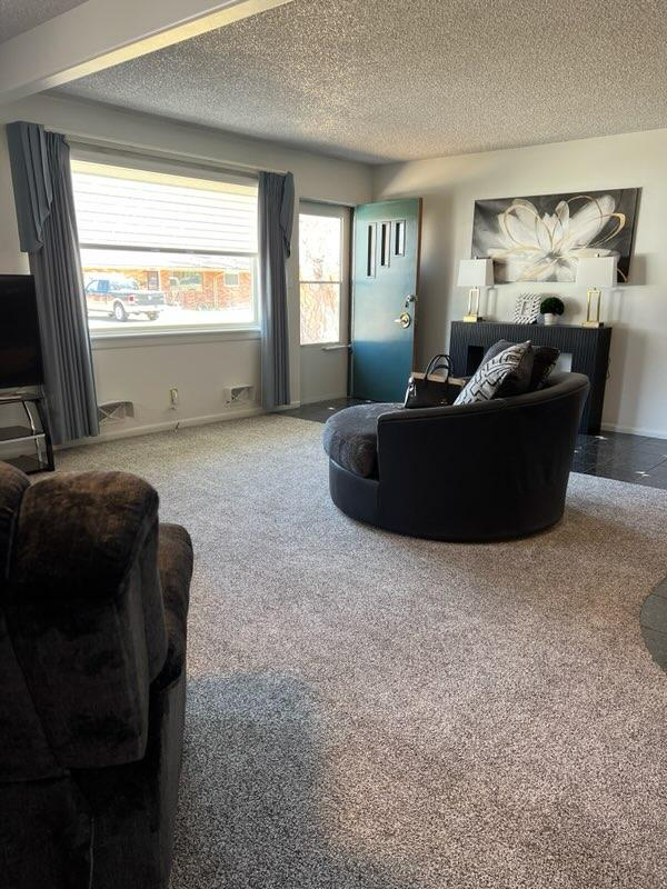 Comfortable 3-bedroom home with bright interiors and everyday convenience - Photo 2
