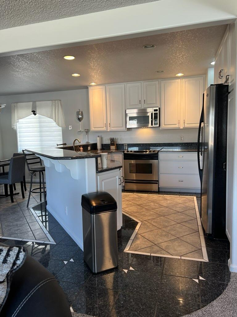 Comfortable 3-bedroom home with bright interiors and everyday convenience - Photo 5