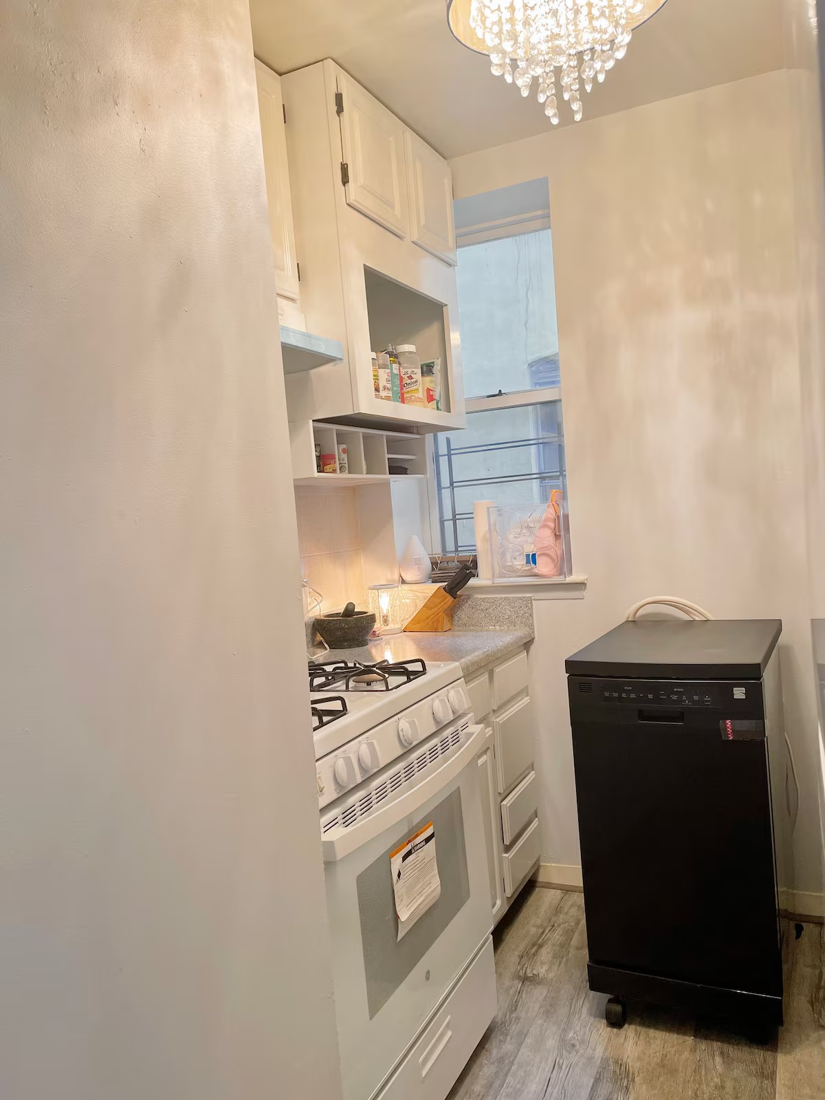 Lovely 2 Bedroom Apartment in Harlem - Photo 3