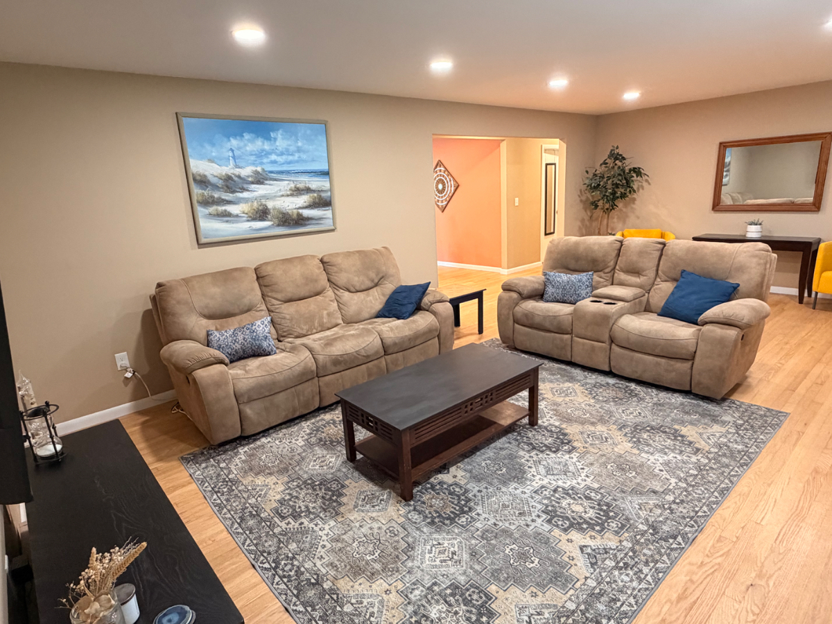 Spacious 3BR 2ba. Comfortable, Private, Convenient location - Photo 4