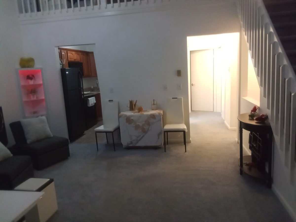 Luxury, Albany-center elite apartment, Governor Mansion area - Photo 2
