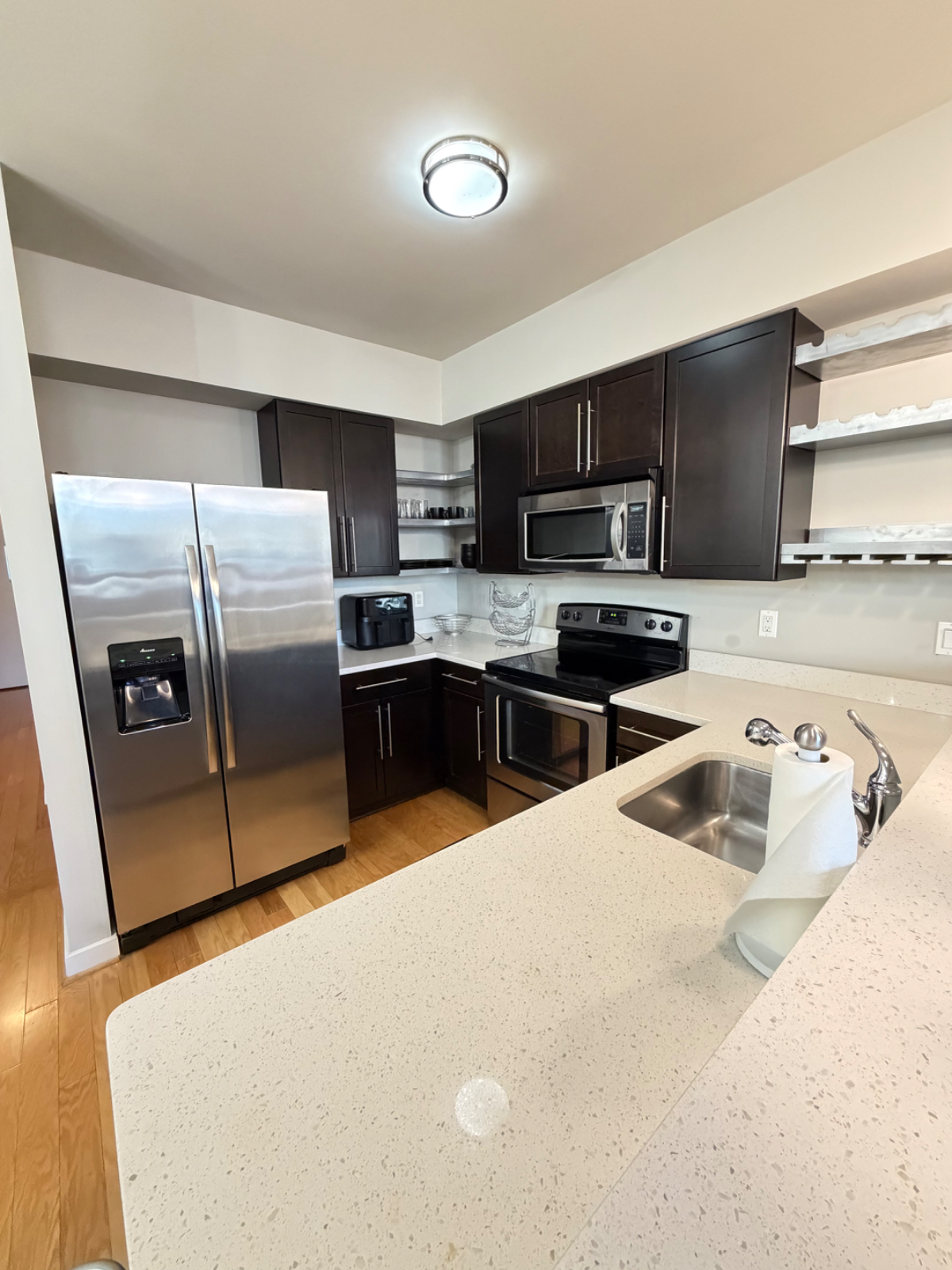Upscale Furnished Primary Suite Private En-Suite Capitol Hill East - Photo 2