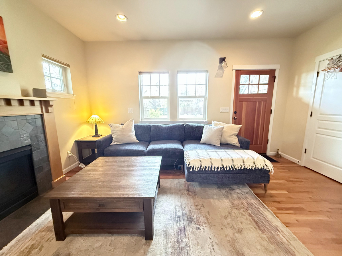 Private Room for Rent, Discovery Park, Northwest Crossing (Bend, OR) - Photo 2