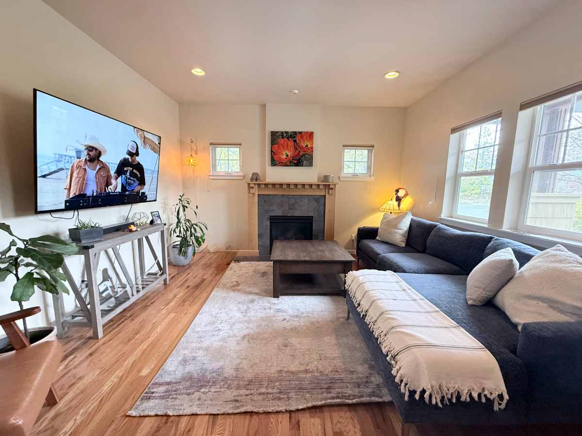 Private Room for Rent, Discovery Park, Northwest Crossing (Bend, OR) - Photo 1