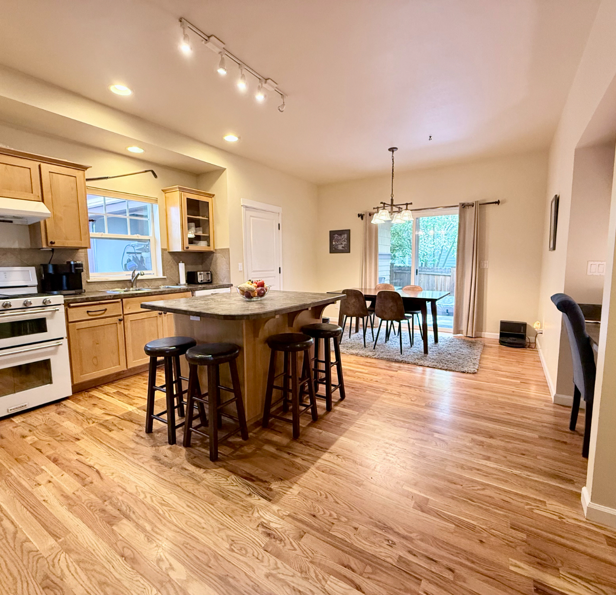 Private Room for Rent, Discovery Park, Northwest Crossing (Bend, OR) - Photo 4