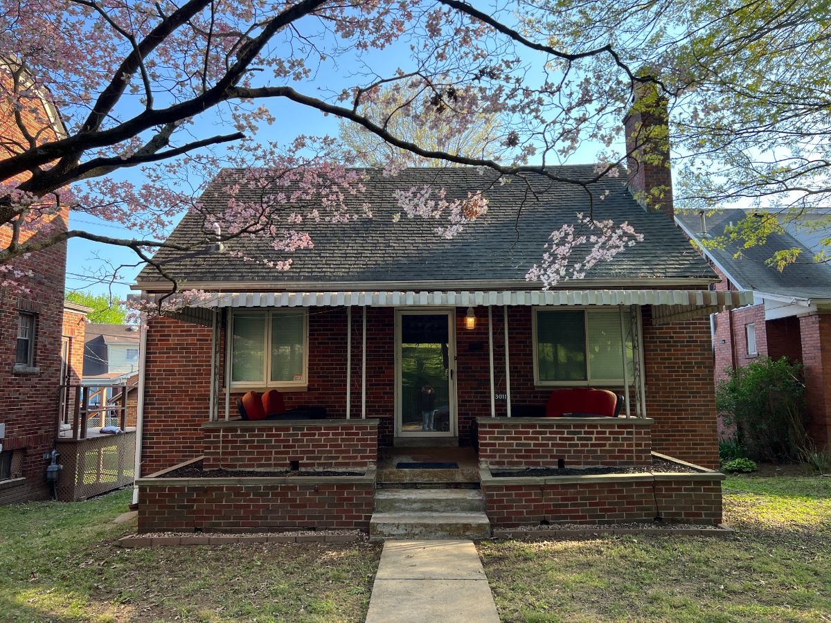 UPSCAL LIVING- EXECUTIVE Desirable NEIGHBORHOOD-Rental 2BR/1 Bath  Near St. Mary's Hospital - Photo 2
