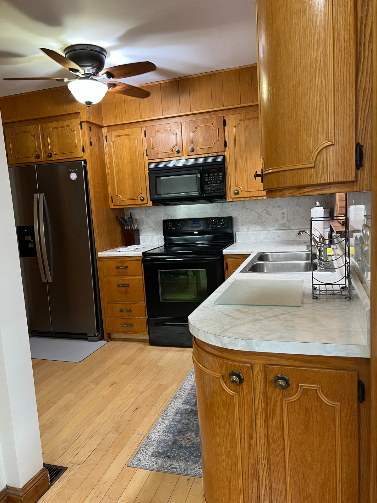UPSCAL LIVING- EXECUTIVE Desirable NEIGHBORHOOD-Rental 2BR/1 Bath  Near St. Mary's Hospital - Photo 6