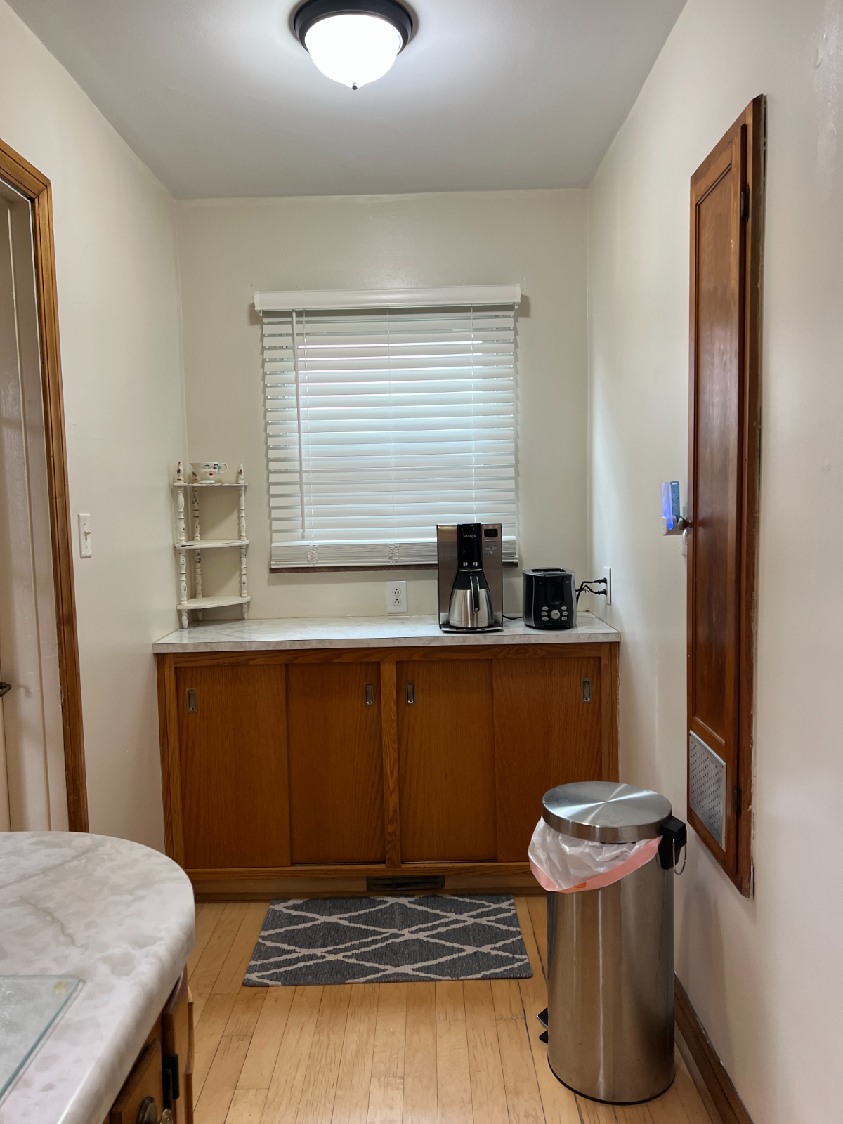 UPSCAL LIVING- EXECUTIVE Desirable NEIGHBORHOOD-Rental 2BR/1 Bath  Near St. Mary's Hospital - Photo 8