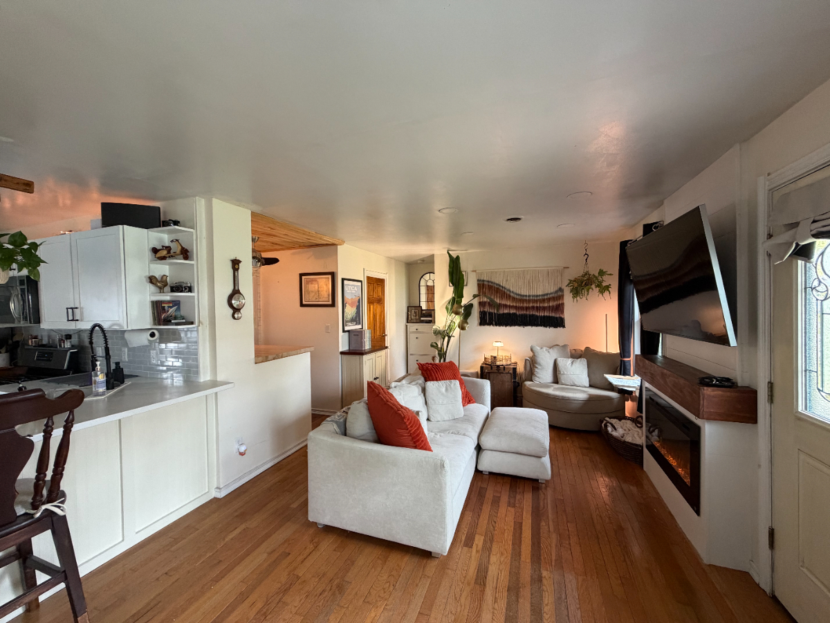 Newly updated 2bd home located in quiet neighborhood - Photo 7