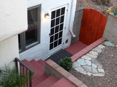 Quiet Canyon Hideaway in South Park San Diego - Photo 2