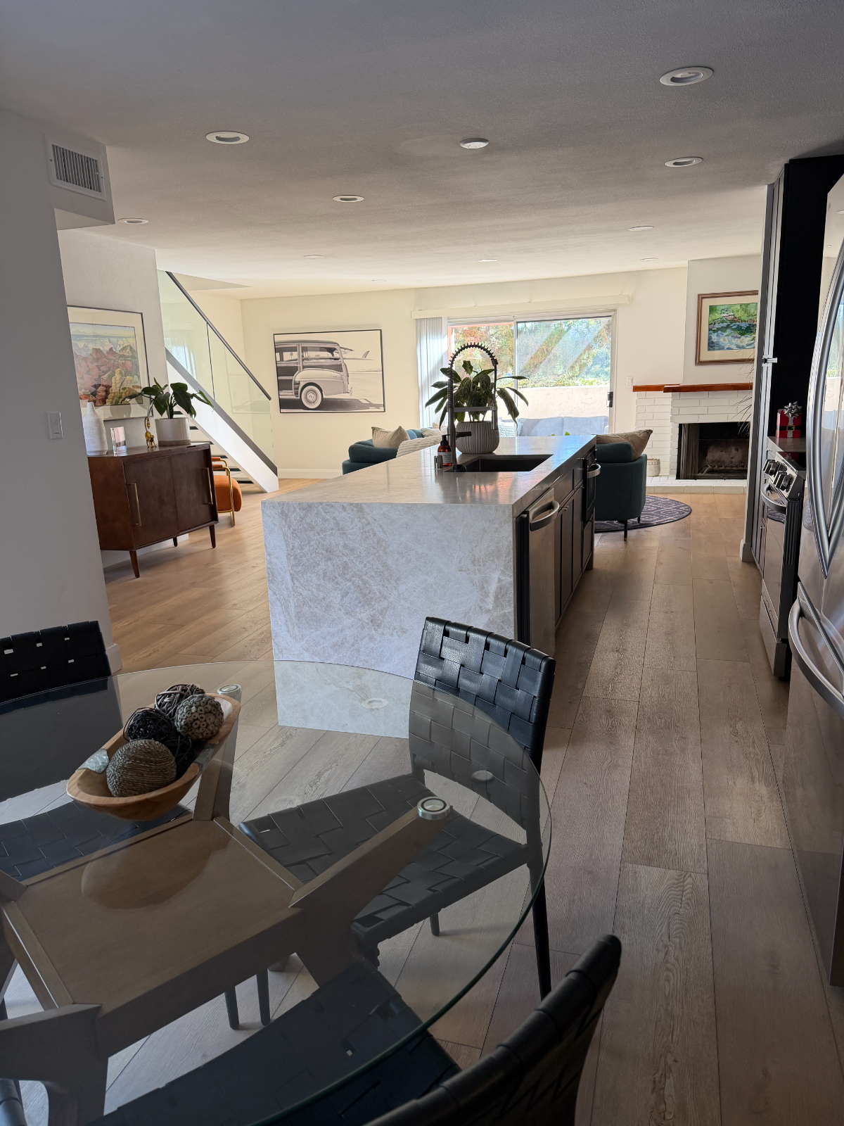 Upscale Condo - Photo 4