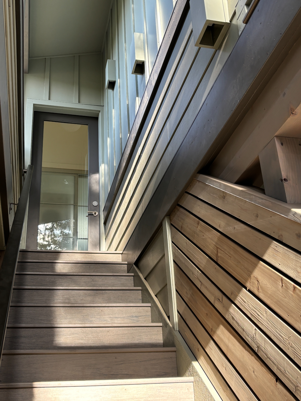 Tree House - Photo 2