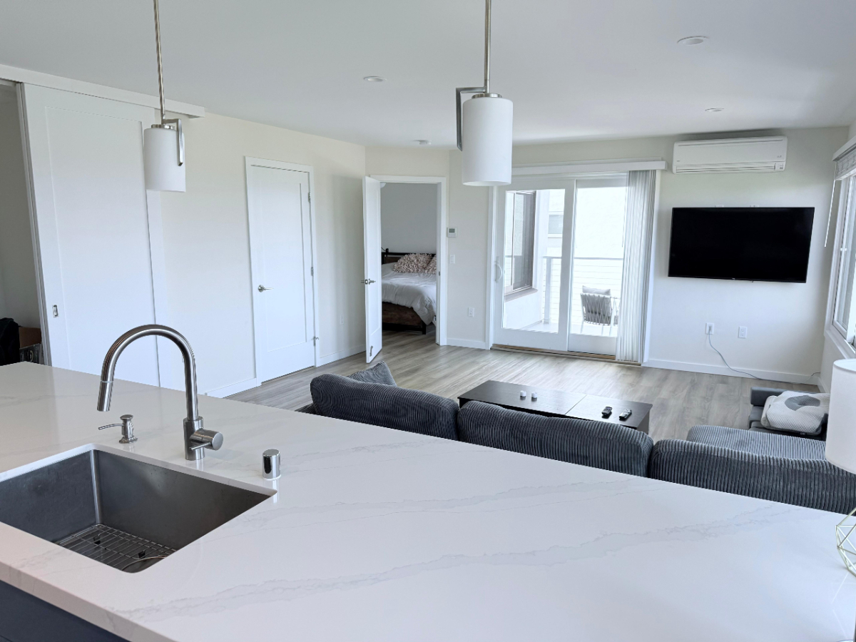 Coastal Luxury - Stylish 1BR With Amazing Rooftop - Photo 4
