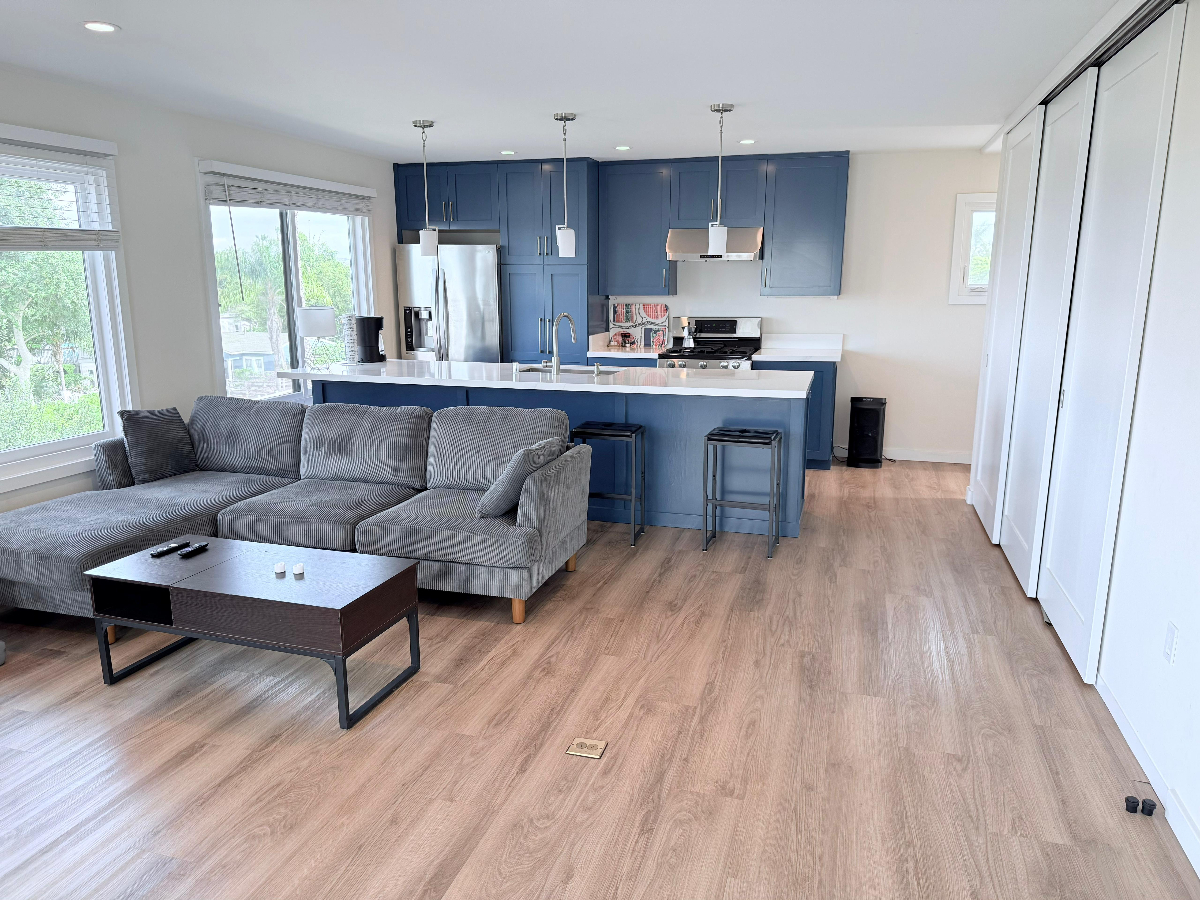 Coastal Luxury - Stylish 1BR With Amazing Rooftop - Photo 2