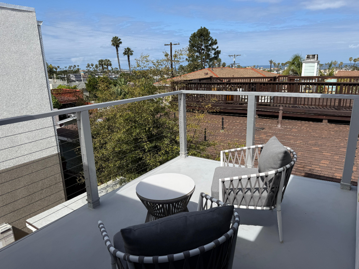 Coastal Luxury - Stylish 1BR With Amazing Rooftop - Photo 6