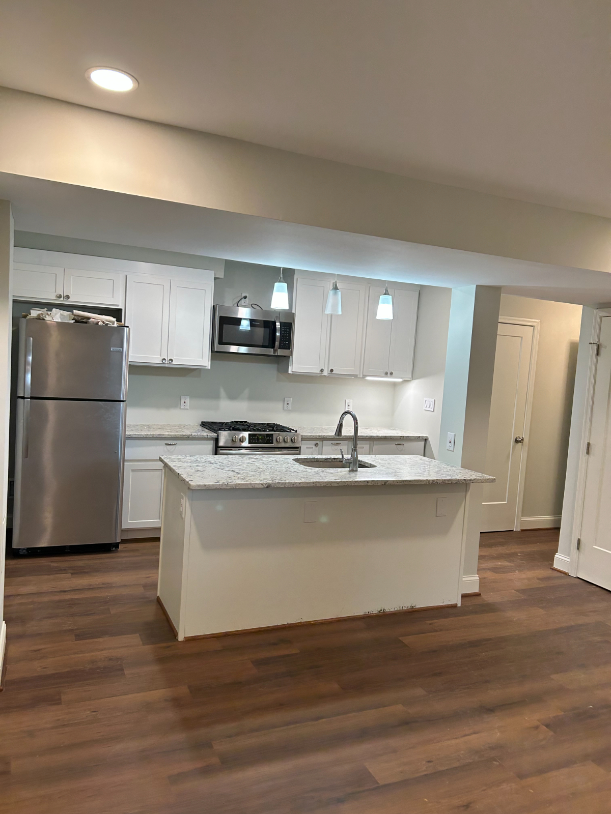 Comfortable, Furnished 2BR with Workspace and Outdoor Space - Photo 3