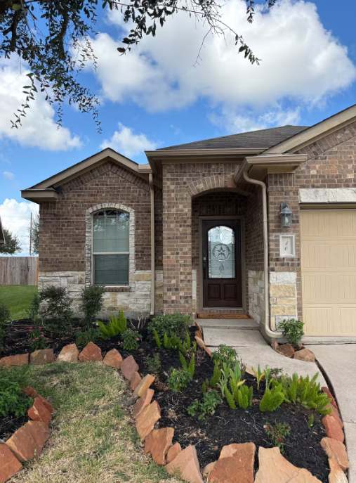 Spacious 4BR 2BA Home With Workspace Near Texas Medical Centers And NRG Stadium - Photo 2