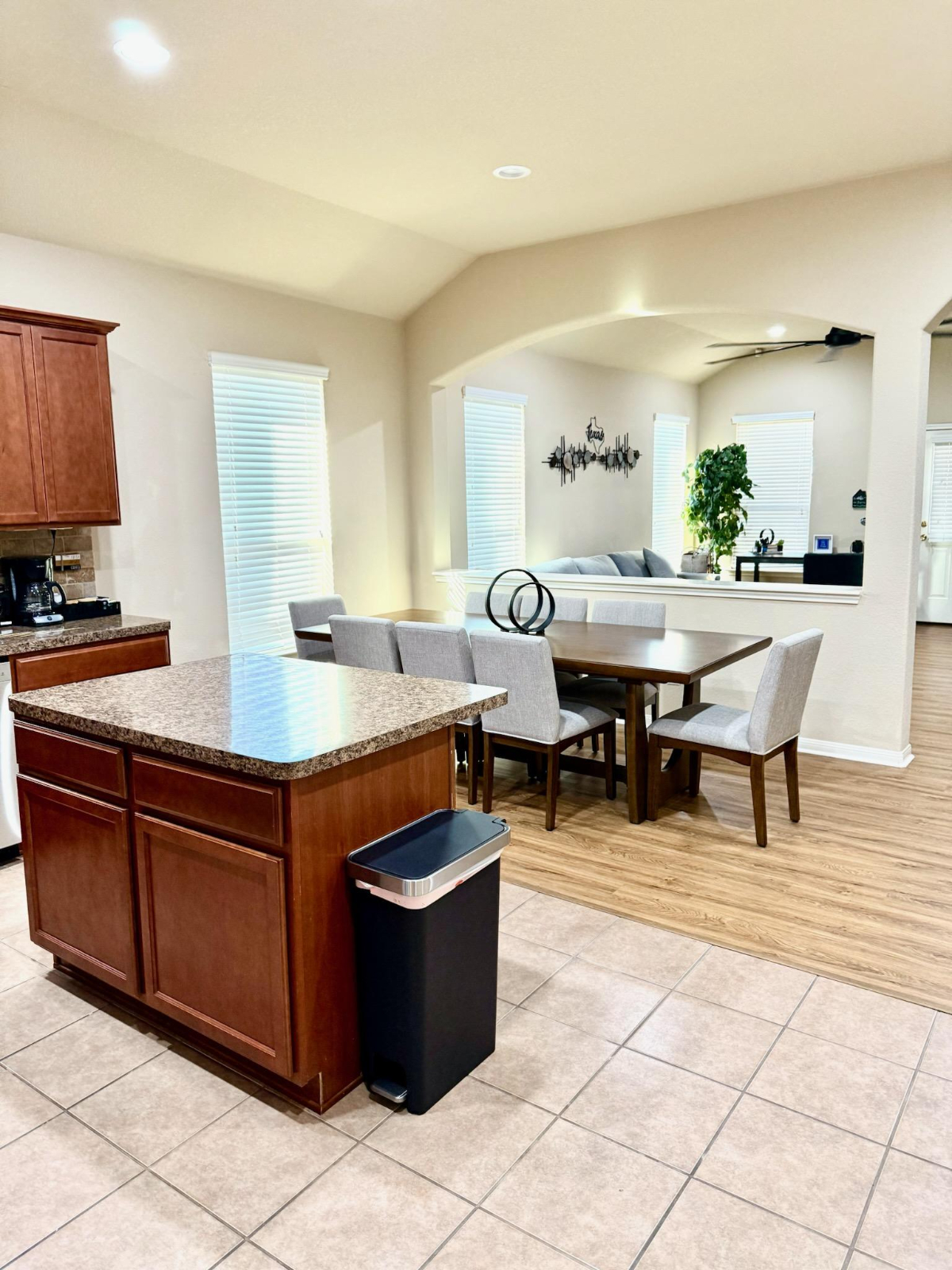 Spacious 4BR 2BA Home With Workspace Near Texas Medical Centers And NRG Stadium - Photo 4