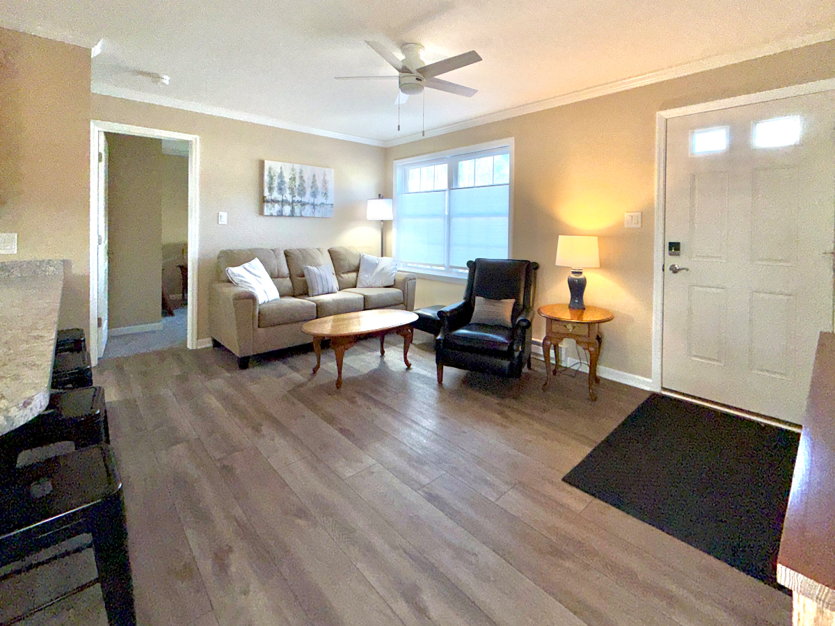 2 BR 2 Bath Home with Den/Office  in quiet neighborhood - Photo 4