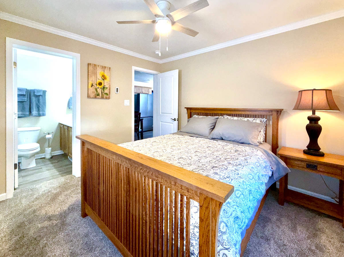 2 BR 2 Bath Home with Den/Office  in quiet neighborhood - Photo 9