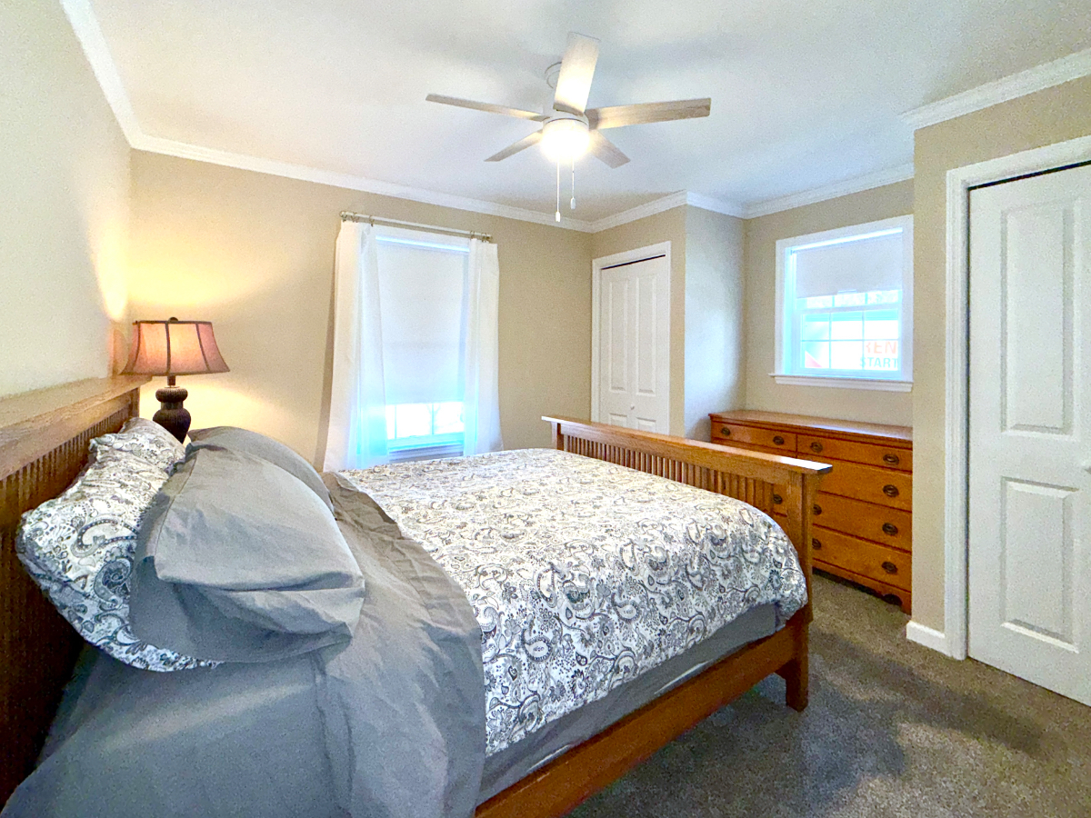 2 BR 2 Bath Home with Den/Office  in quiet neighborhood - Photo 11