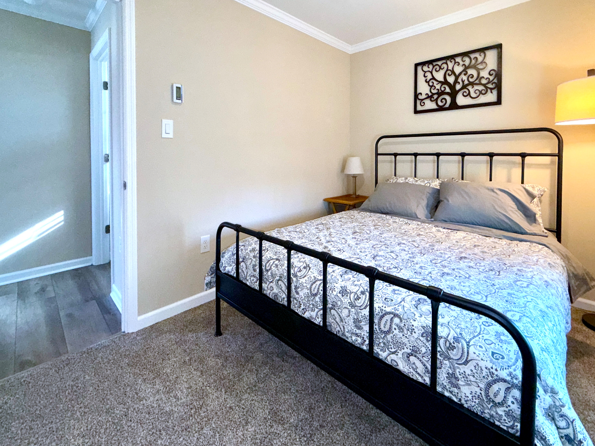 2 BR 2 Bath Home with Den/Office  in quiet neighborhood - Photo 12