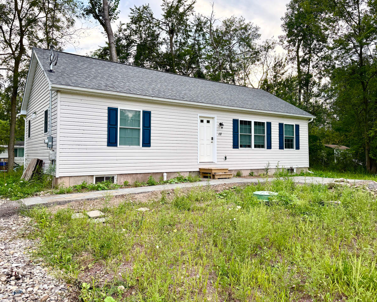 2 BR 2 Bath Home with Den/Office in quiet neighborhood - Photo 1
