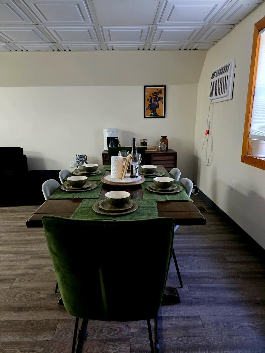 Charming 2BR Apartment with Private Feel & Easy Access to Hudson - Photo 5