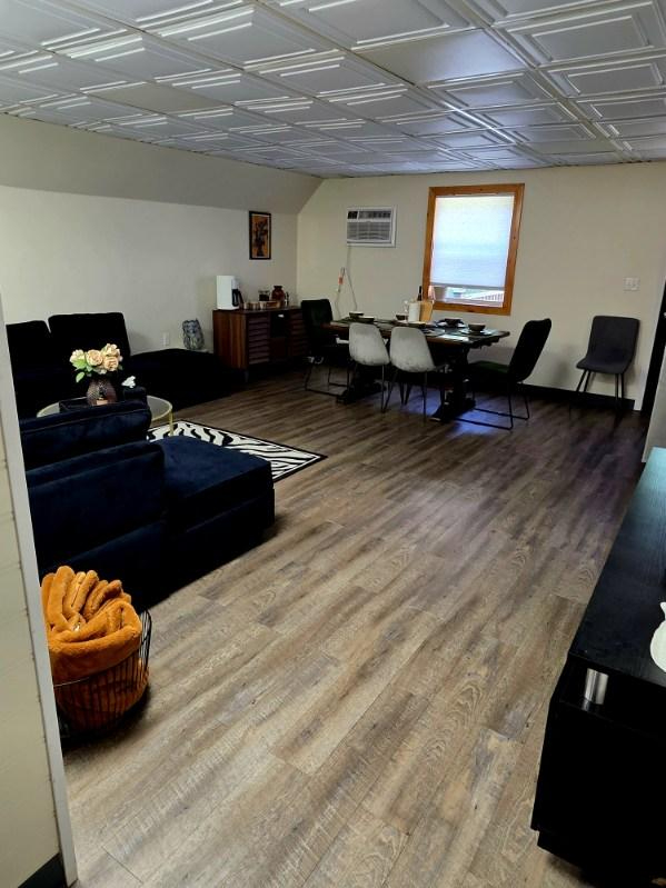 Charming 2BR Apartment with Private Feel & Easy Access to Hudson - Photo 2
