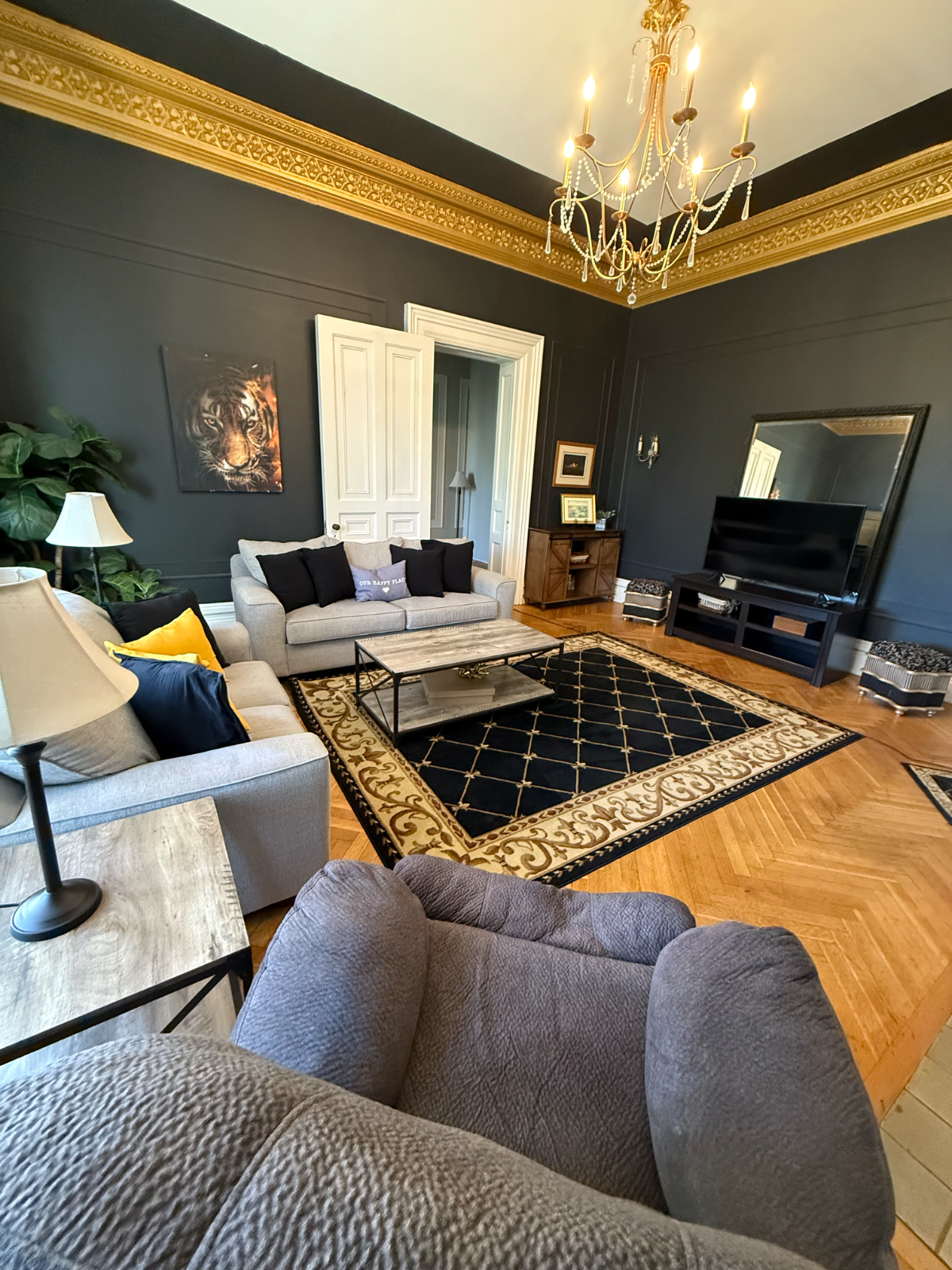 Historical, Centrally Located Two Bedroom Apartment - Photo 4