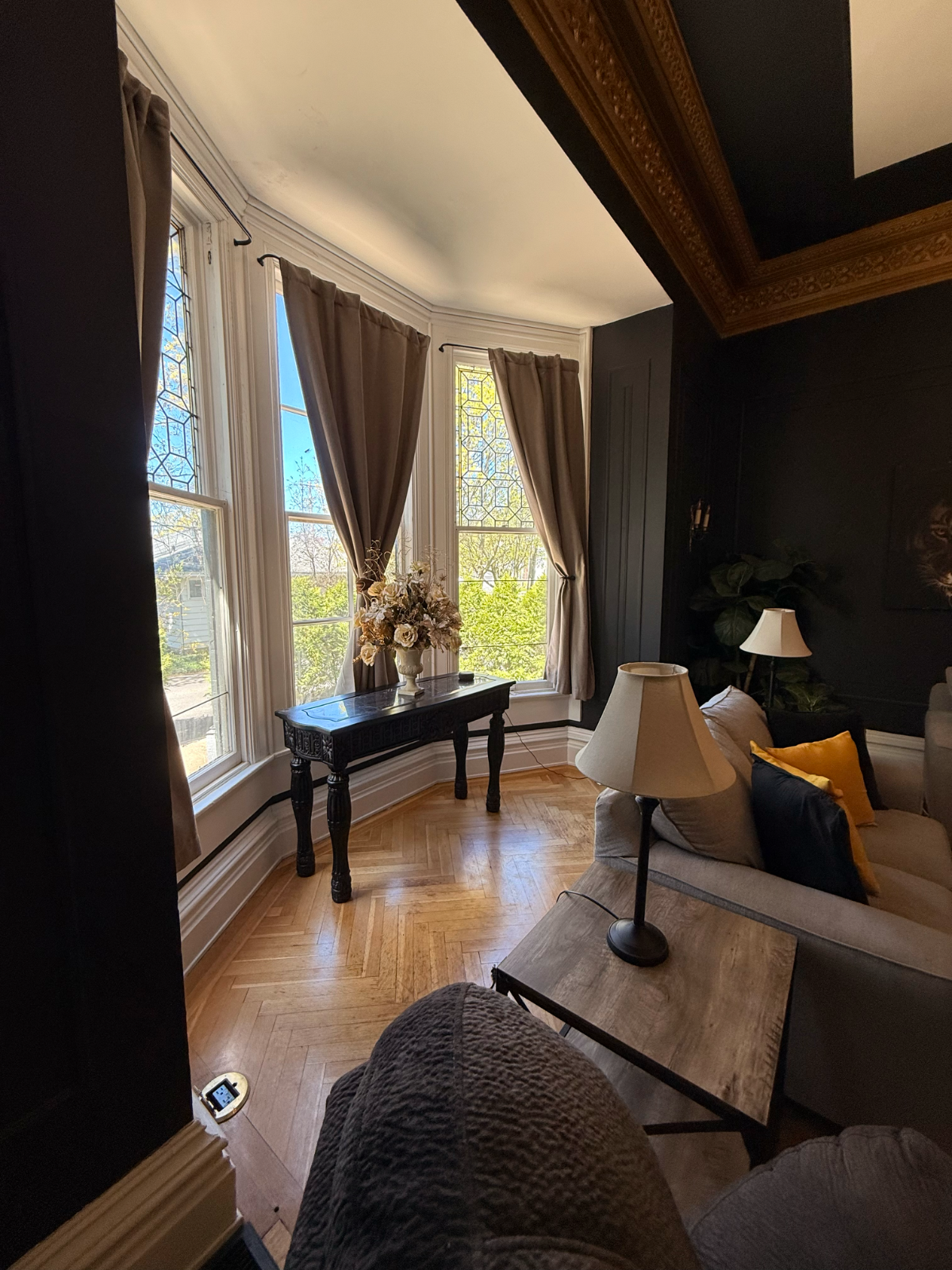 Historical, Centrally Located Two Bedroom Apartment - Photo 5