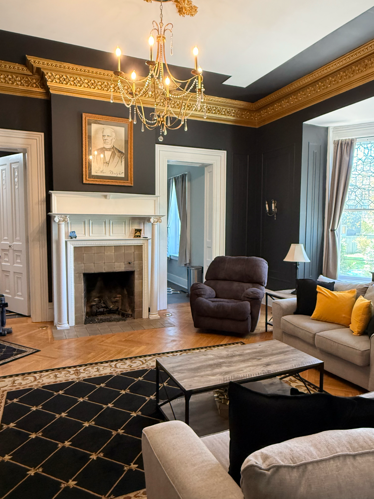 Historical, Centrally Located Two Bedroom Apartment - Photo 3