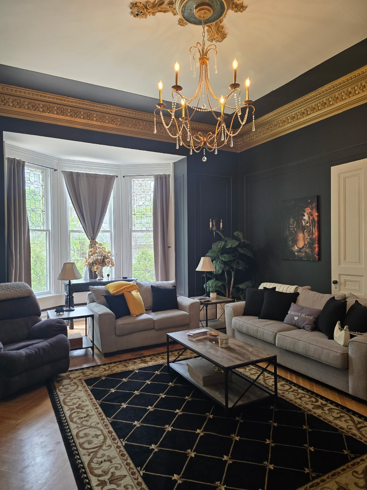 Historical, Centrally Located Two Bedroom Apartment - Photo 2