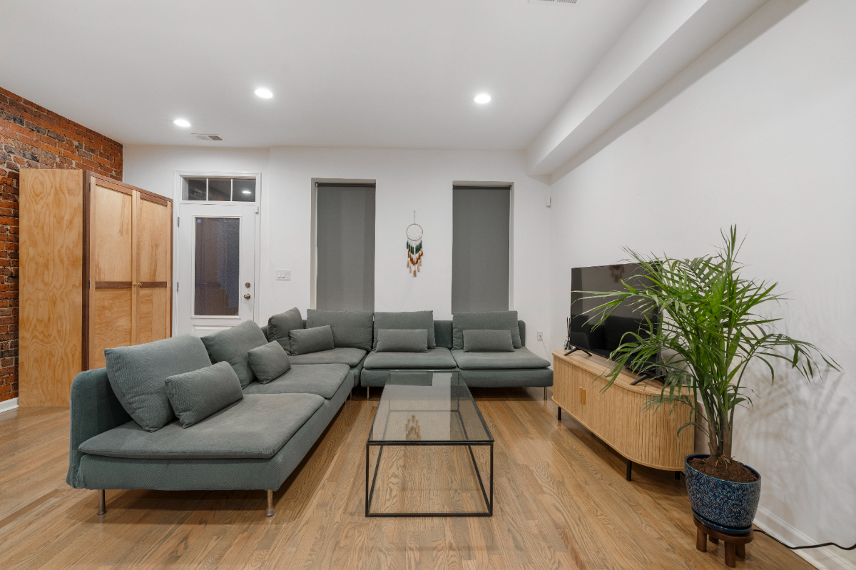Spacious and clean - Photo 6