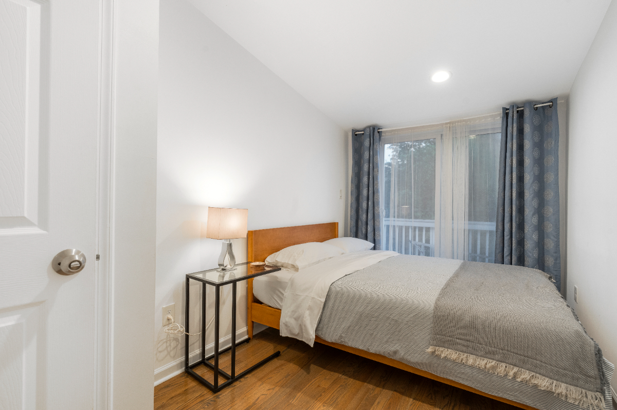 Spacious and clean - Photo 8