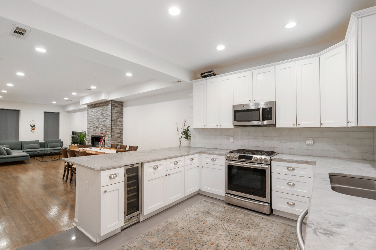 Spacious and clean - Photo 11