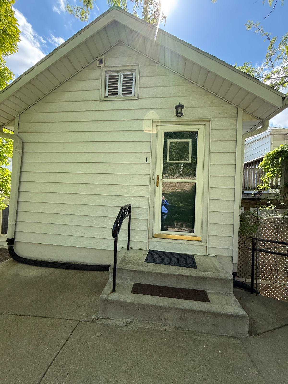 One bedroom apartment close to Google worksites, hospitals and downtown Omaha